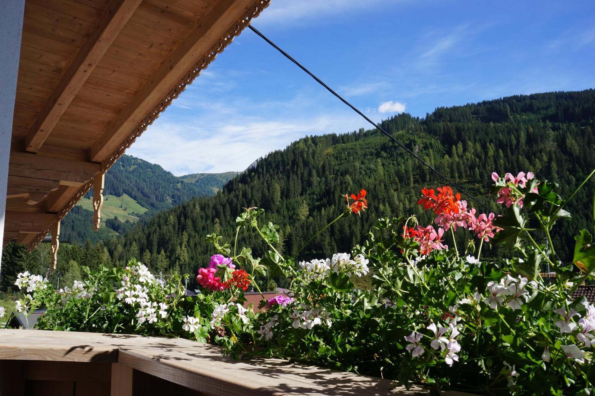 Haus Dorfblick Hotel Герлос Екстериор снимка