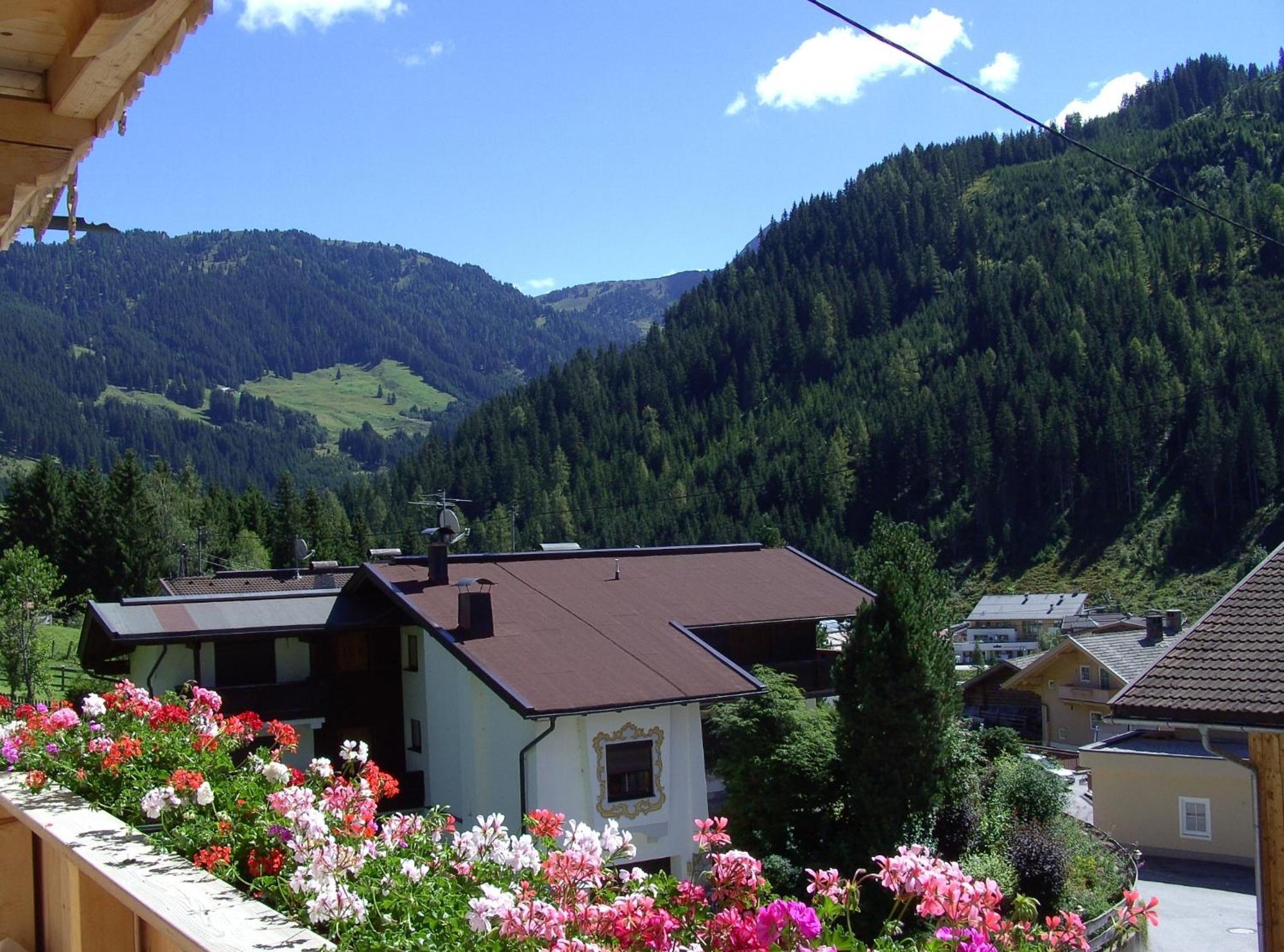 Haus Dorfblick Hotel Герлос Екстериор снимка