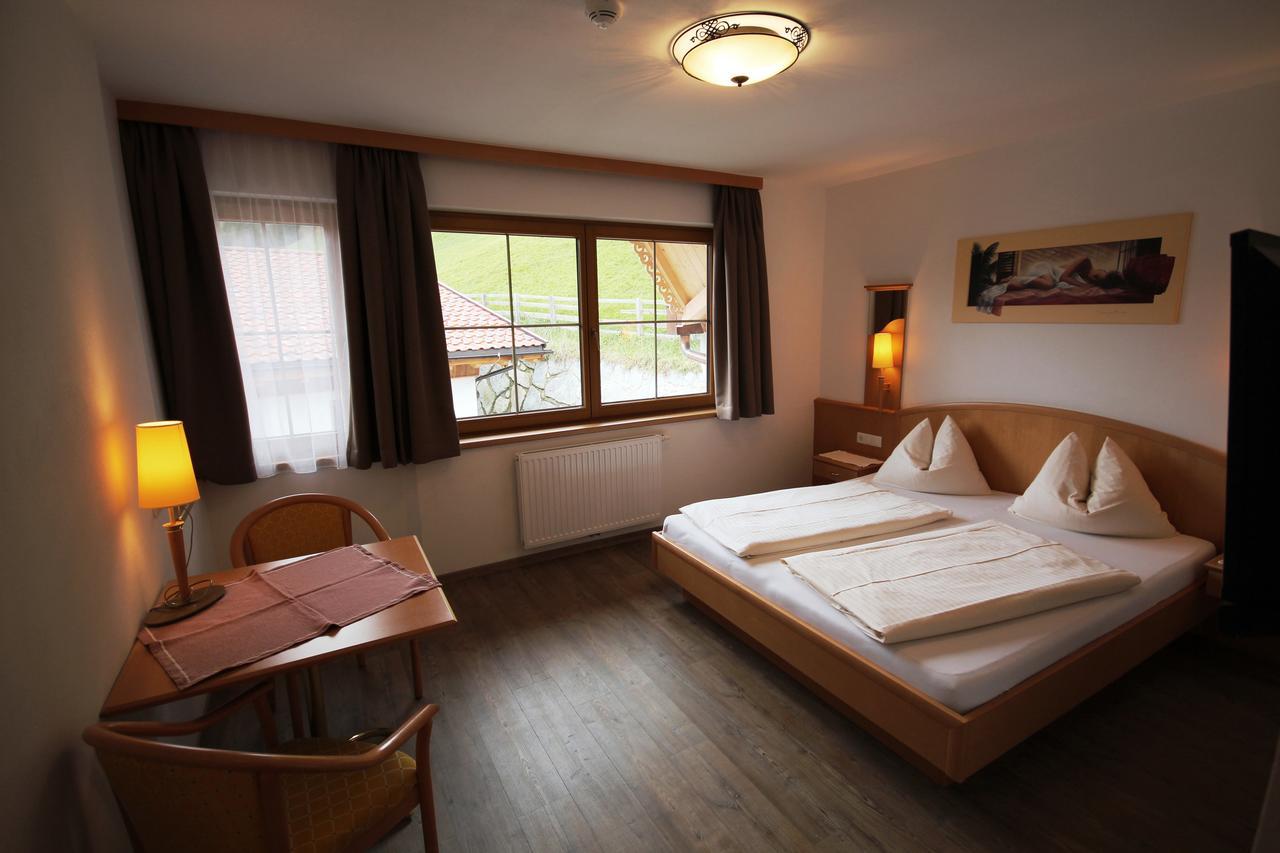 Haus Dorfblick Hotel Герлос Екстериор снимка